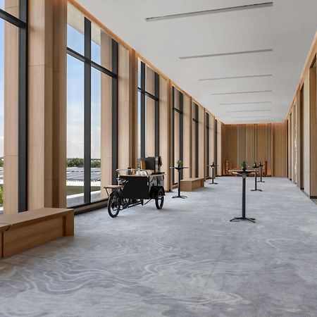 Courtyard By Marriott Bangkok Suvarnabhumi Airport Bagian luar foto