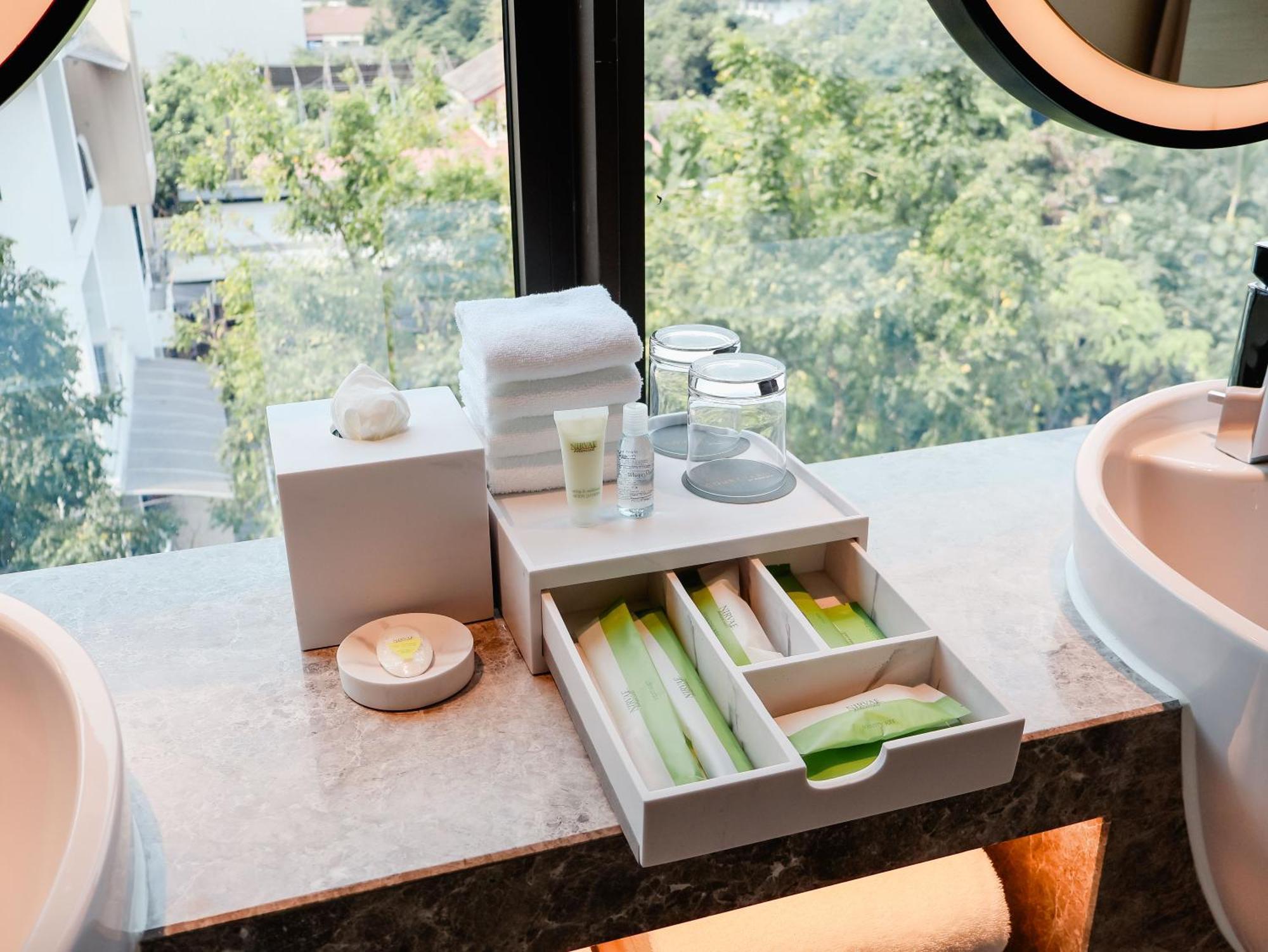 Courtyard By Marriott Bangkok Suvarnabhumi Airport Bagian luar foto