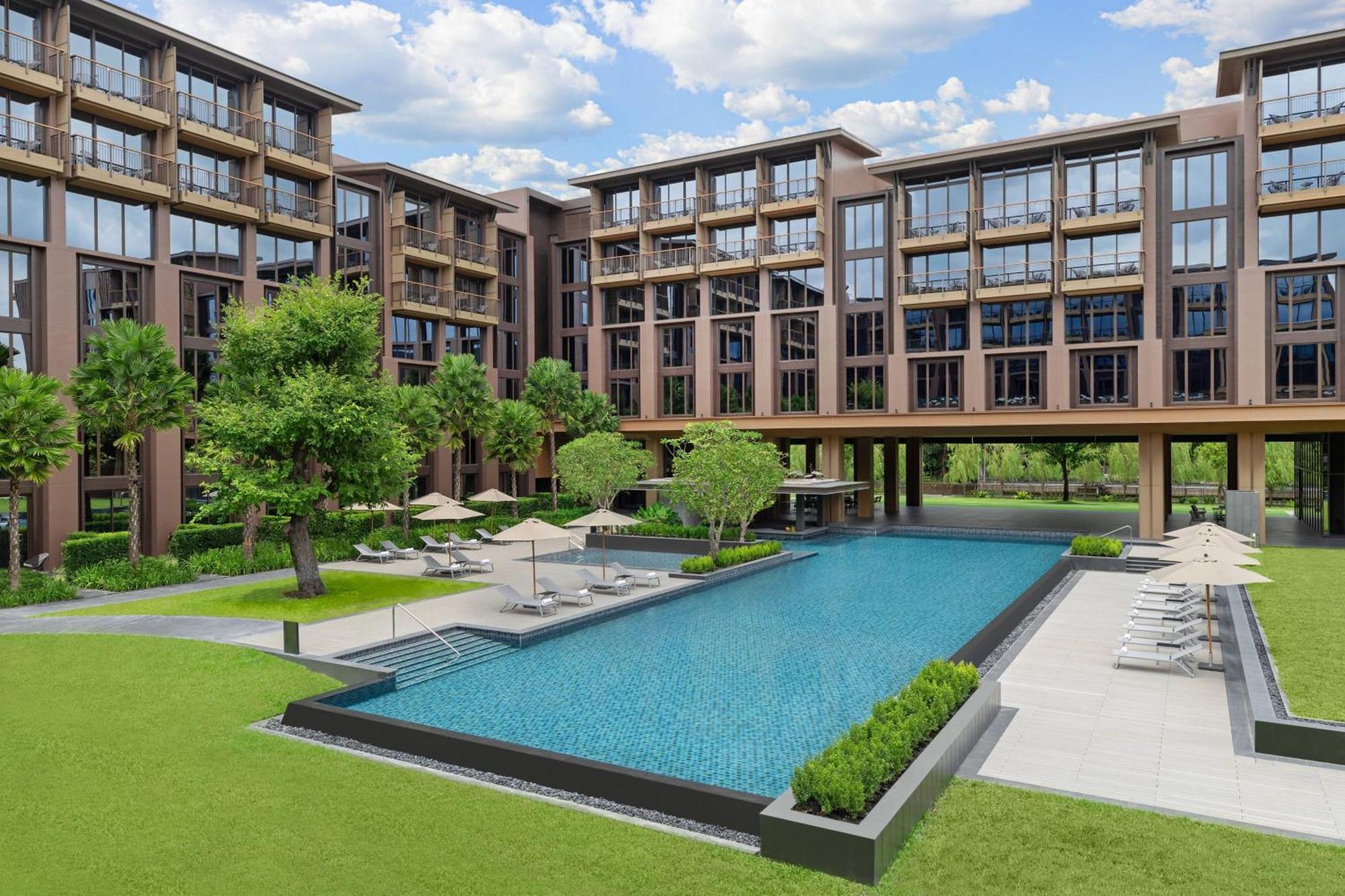 Courtyard By Marriott Bangkok Suvarnabhumi Airport Bagian luar foto