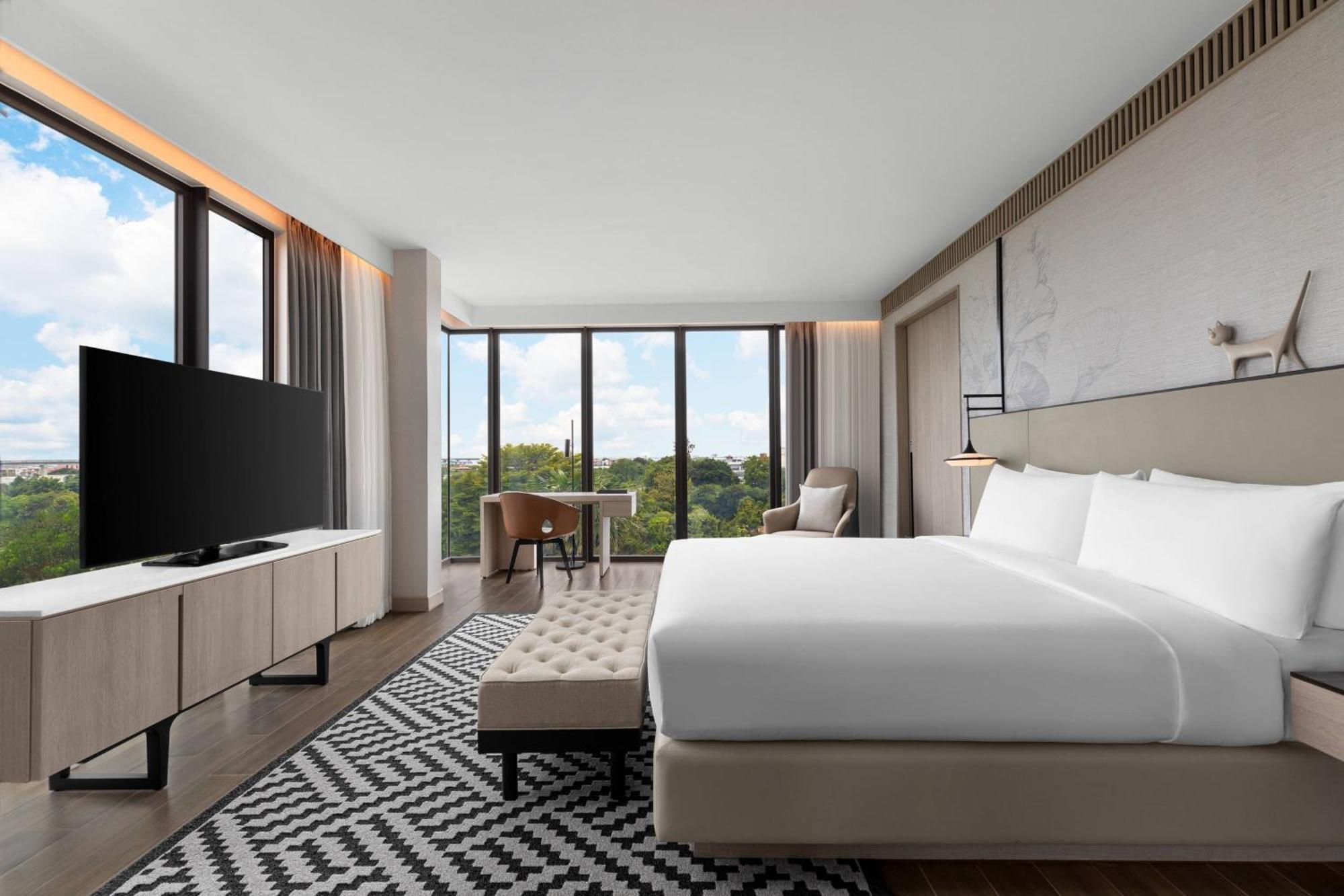 Courtyard By Marriott Bangkok Suvarnabhumi Airport Bagian luar foto