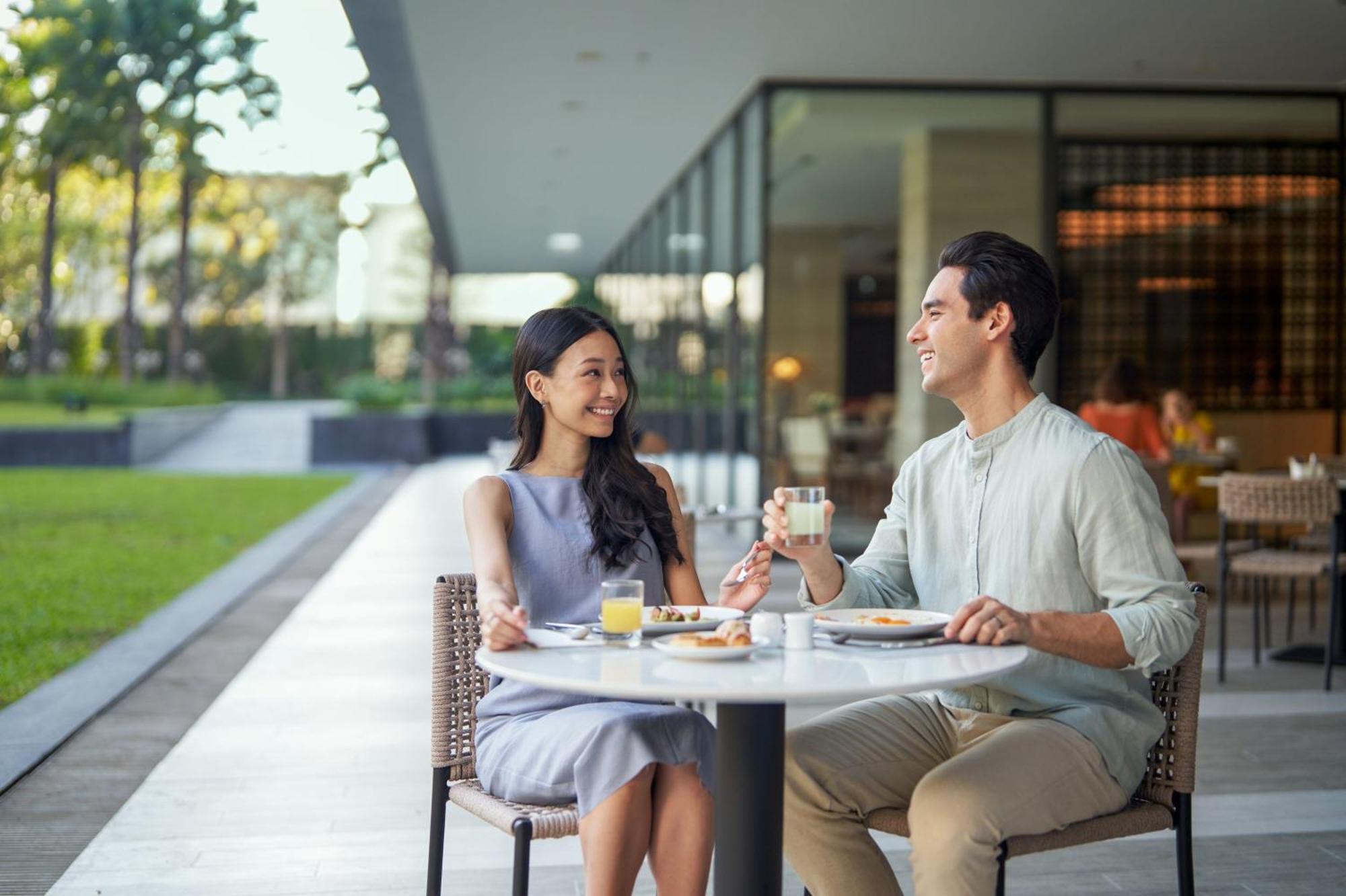 Courtyard By Marriott Bangkok Suvarnabhumi Airport Bagian luar foto
