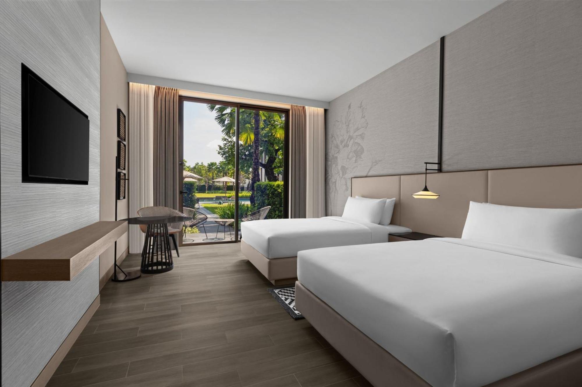 Courtyard By Marriott Bangkok Suvarnabhumi Airport Bagian luar foto