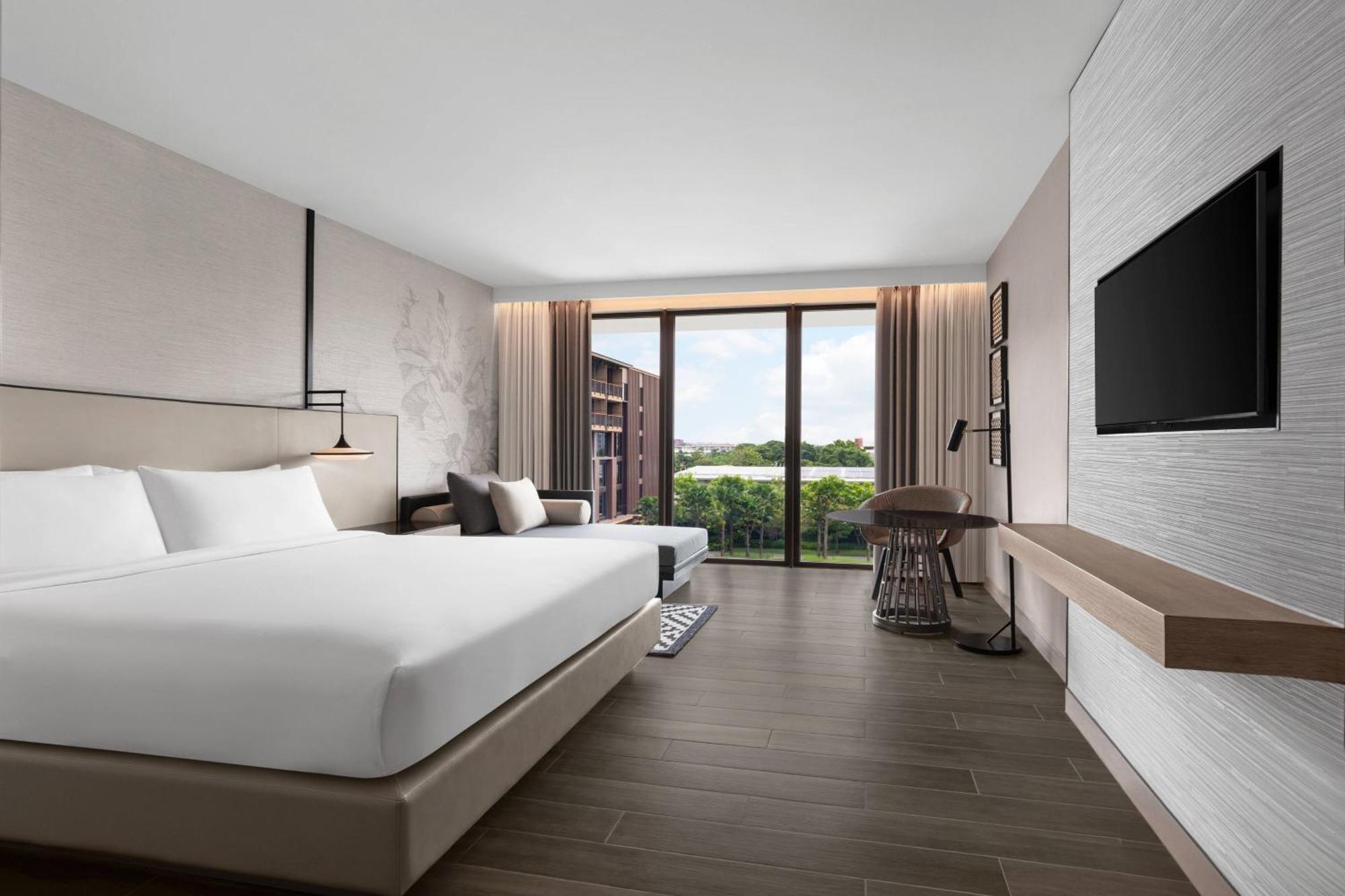 Courtyard By Marriott Bangkok Suvarnabhumi Airport Bagian luar foto