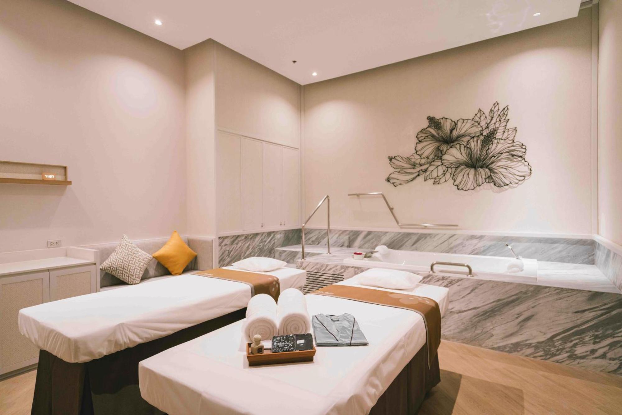 Courtyard By Marriott Bangkok Suvarnabhumi Airport Bagian luar foto