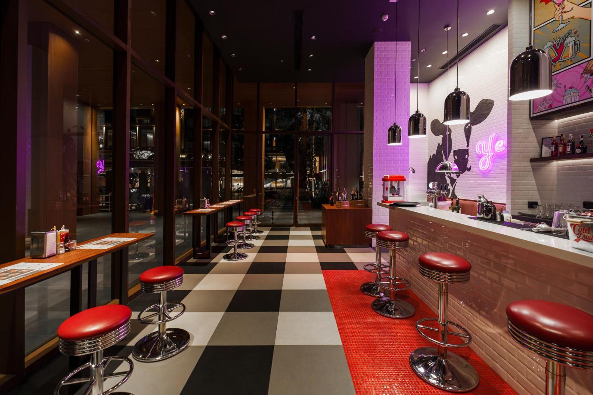 Courtyard By Marriott Bangkok Suvarnabhumi Airport Bagian luar foto
