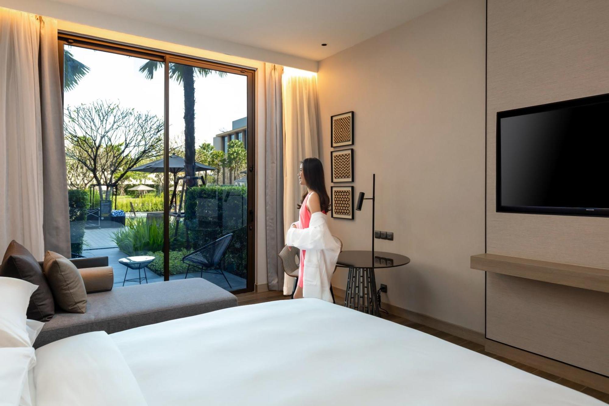 Courtyard By Marriott Bangkok Suvarnabhumi Airport Bagian luar foto