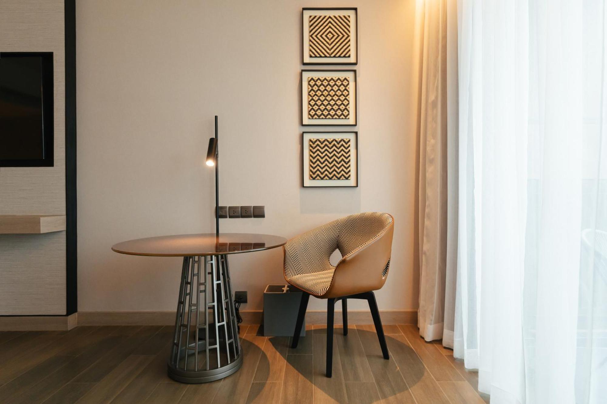 Courtyard By Marriott Bangkok Suvarnabhumi Airport Bagian luar foto