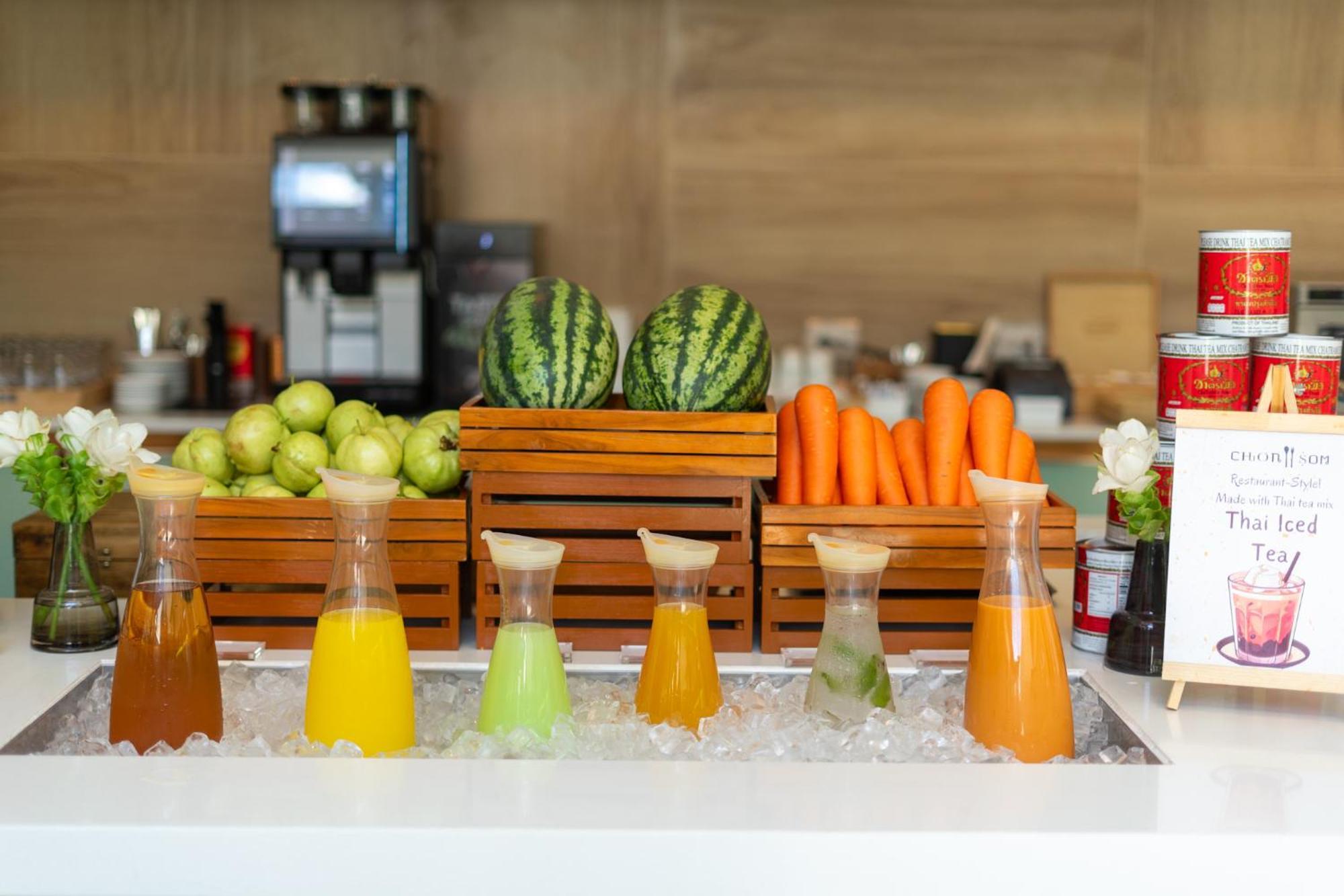 Courtyard By Marriott Bangkok Suvarnabhumi Airport Bagian luar foto