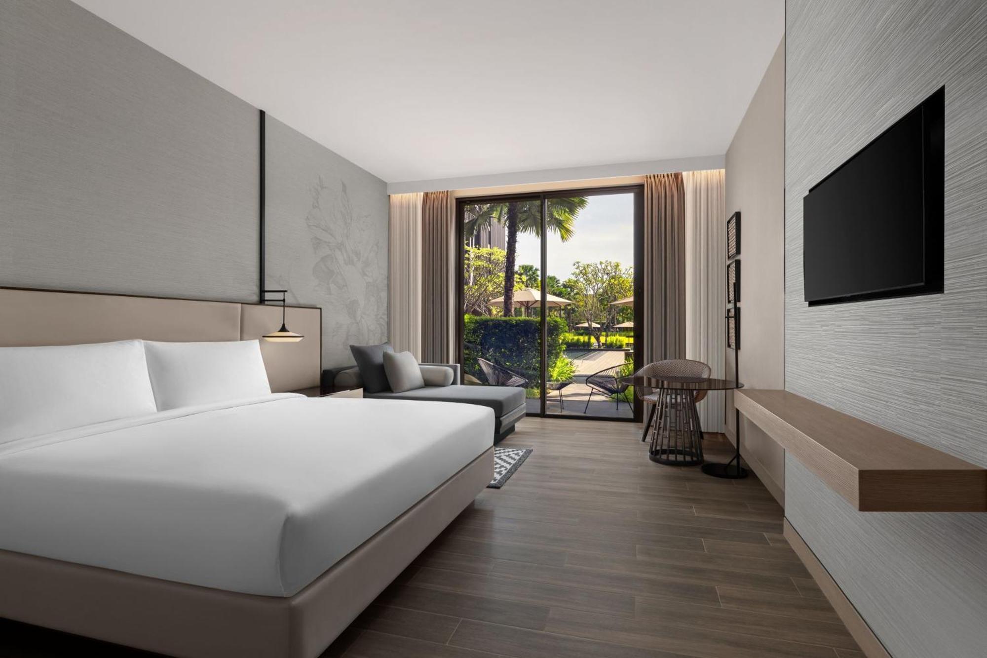 Courtyard By Marriott Bangkok Suvarnabhumi Airport Bagian luar foto