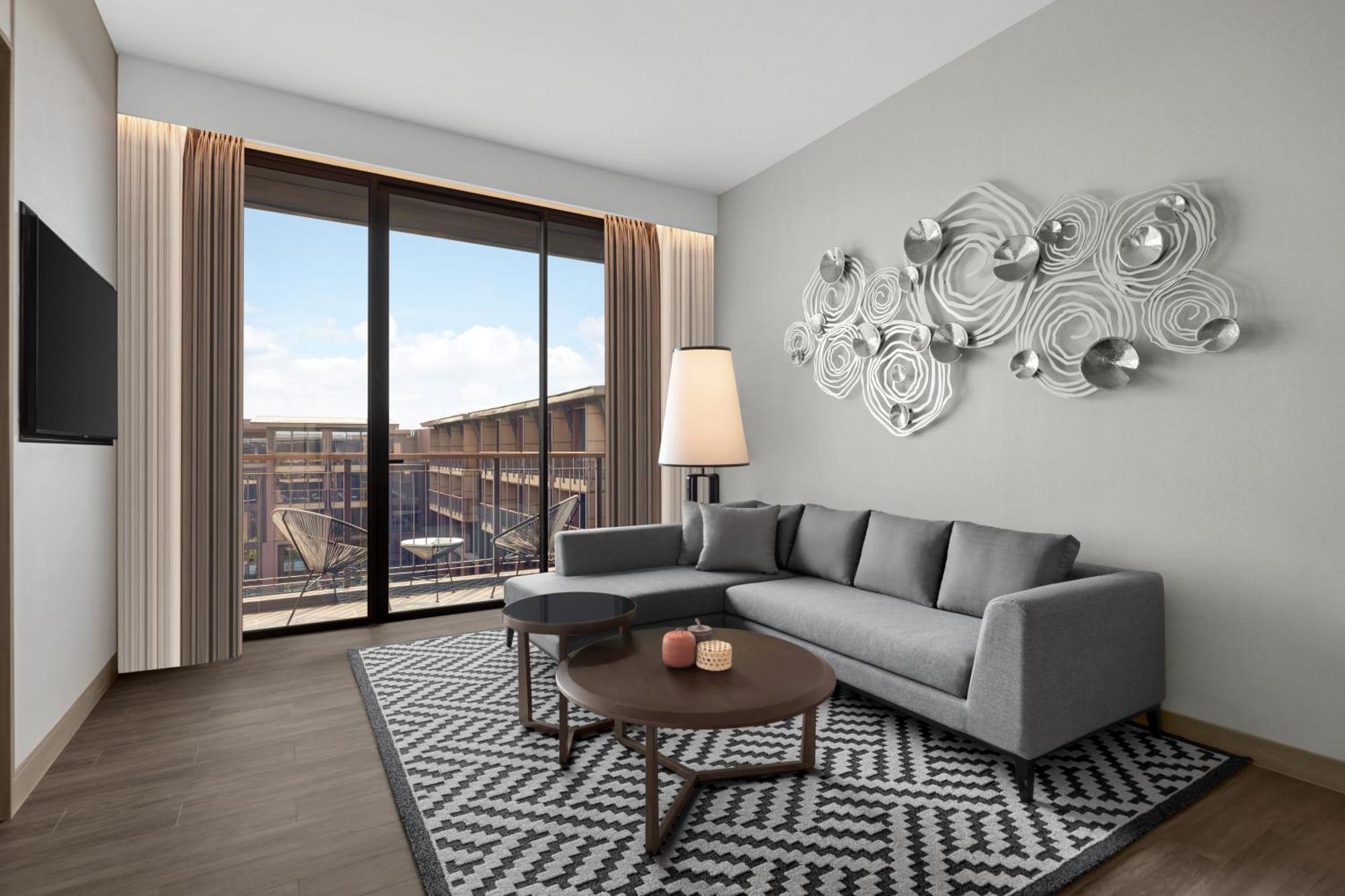 Courtyard By Marriott Bangkok Suvarnabhumi Airport Bagian luar foto