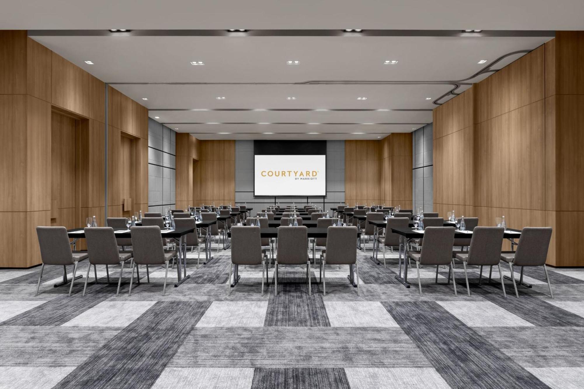 Courtyard By Marriott Bangkok Suvarnabhumi Airport Bagian luar foto