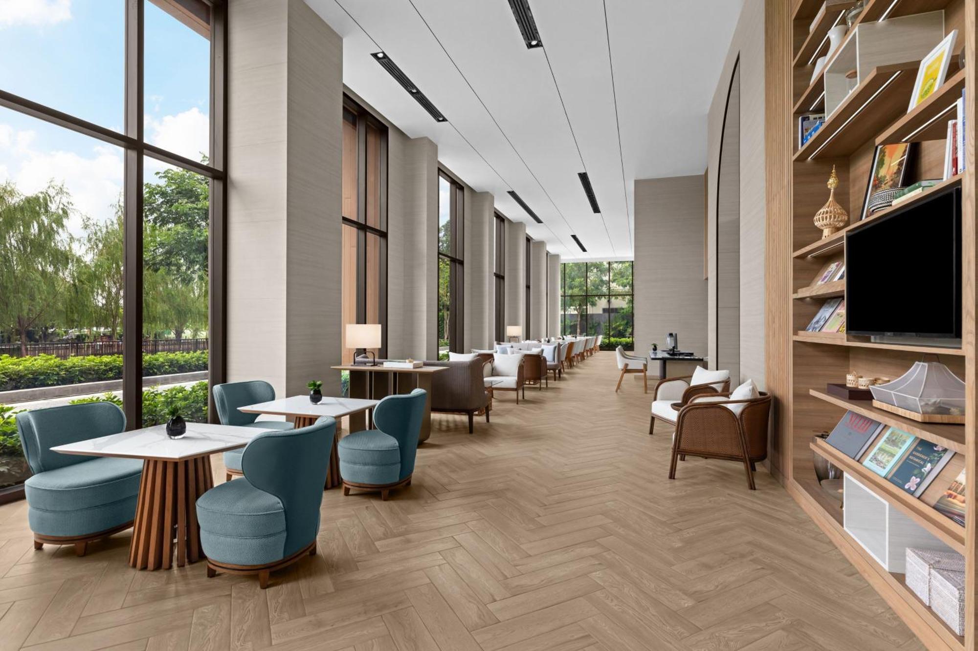Courtyard By Marriott Bangkok Suvarnabhumi Airport Bagian luar foto