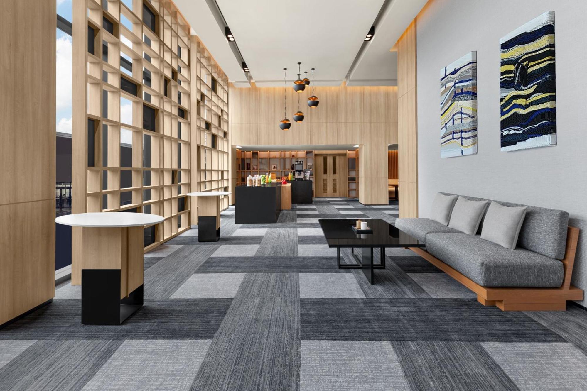 Courtyard By Marriott Bangkok Suvarnabhumi Airport Bagian luar foto